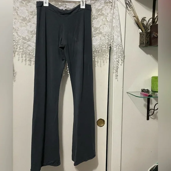 Omighty Headphone Yoga Pants in Asphalt - Picture 5 of 5